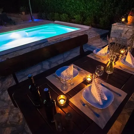 Apartment Apartments Lara & Luka *