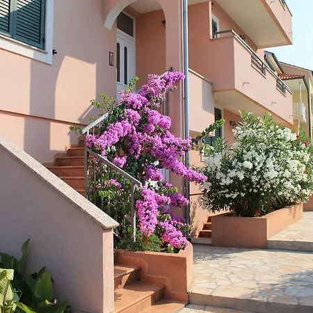 Apartments Lara & Luka