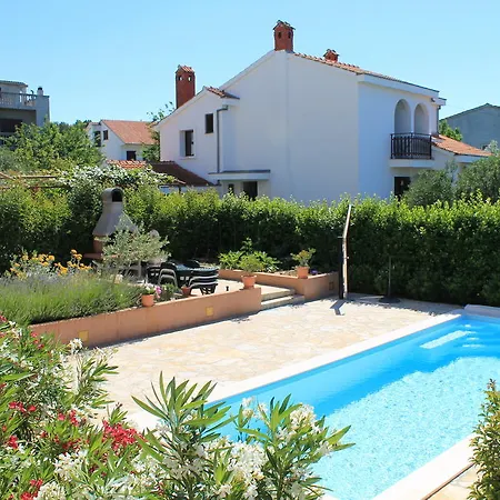 Apartment Apartments Lara & Luka *