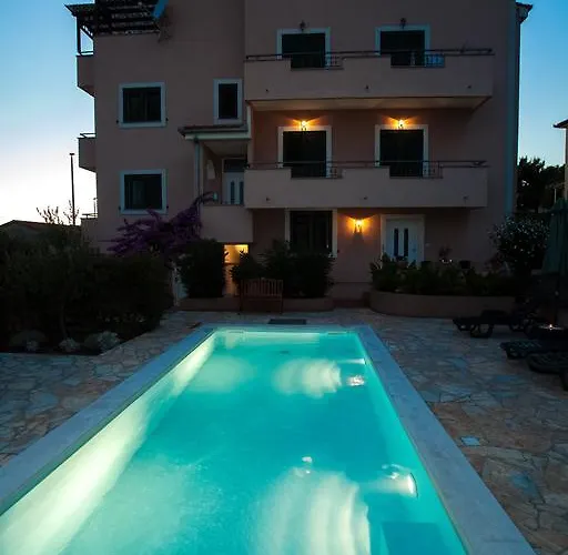 拉拉卢卡公寓酒店