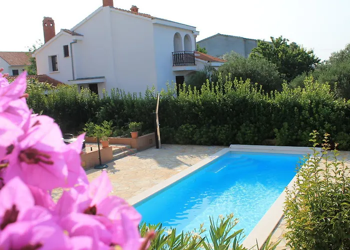 拉拉卢卡公寓酒店 扎达尔