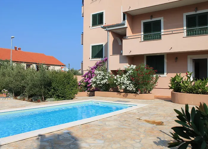 拉拉卢卡公寓酒店 扎达尔