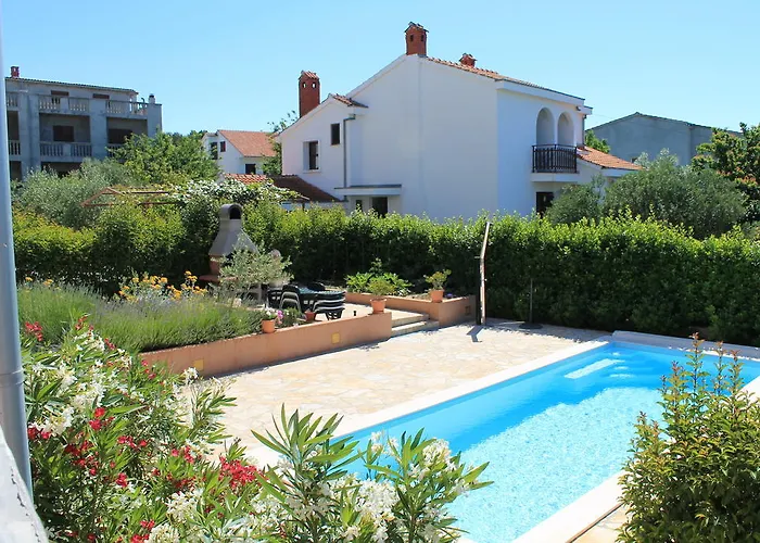 公寓 拉拉卢卡公寓酒店 *