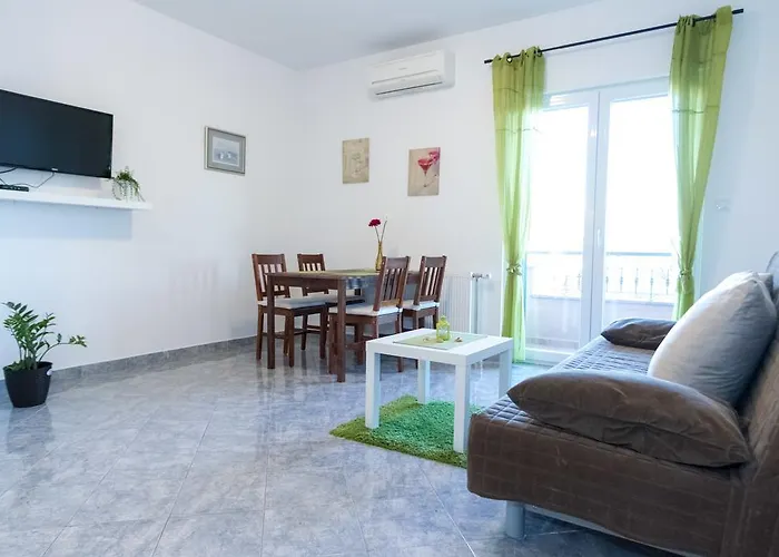 拉拉卢卡公寓酒店 *